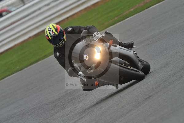 Motorcycle action photographs;Silverstone circuit;Silverstone photographs;Trackday digital images;event digital images;eventdigitalimages;no limits trackday;peter wileman photography;rockingham towcester northamptonshire;trackday;trackday photos