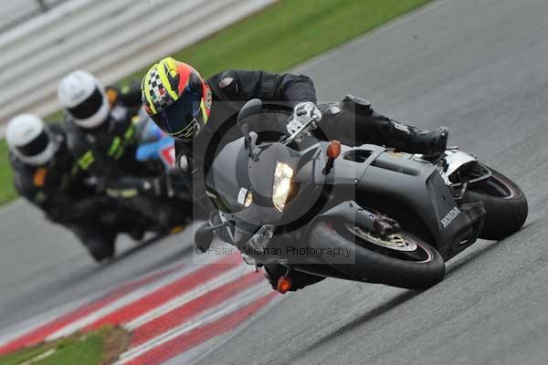 Motorcycle action photographs;Silverstone circuit;Silverstone photographs;Trackday digital images;event digital images;eventdigitalimages;no limits trackday;peter wileman photography;rockingham towcester northamptonshire;trackday;trackday photos