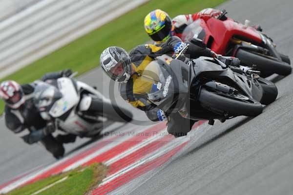 Motorcycle action photographs;Silverstone circuit;Silverstone photographs;Trackday digital images;event digital images;eventdigitalimages;no limits trackday;peter wileman photography;rockingham towcester northamptonshire;trackday;trackday photos