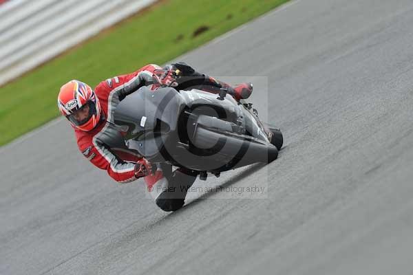 Motorcycle action photographs;Silverstone circuit;Silverstone photographs;Trackday digital images;event digital images;eventdigitalimages;no limits trackday;peter wileman photography;rockingham towcester northamptonshire;trackday;trackday photos