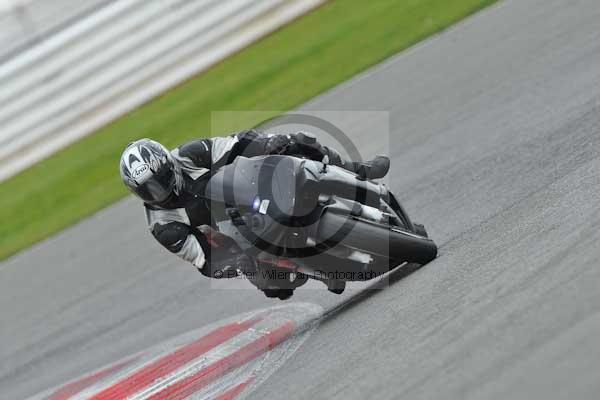 Motorcycle action photographs;Silverstone circuit;Silverstone photographs;Trackday digital images;event digital images;eventdigitalimages;no limits trackday;peter wileman photography;rockingham towcester northamptonshire;trackday;trackday photos