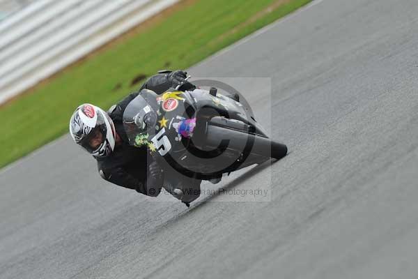 Motorcycle action photographs;Silverstone circuit;Silverstone photographs;Trackday digital images;event digital images;eventdigitalimages;no limits trackday;peter wileman photography;rockingham towcester northamptonshire;trackday;trackday photos