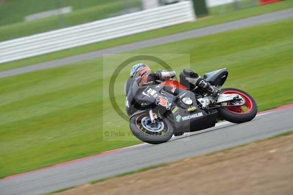 Motorcycle action photographs;Silverstone circuit;Silverstone photographs;Trackday digital images;event digital images;eventdigitalimages;no limits trackday;peter wileman photography;rockingham towcester northamptonshire;trackday;trackday photos