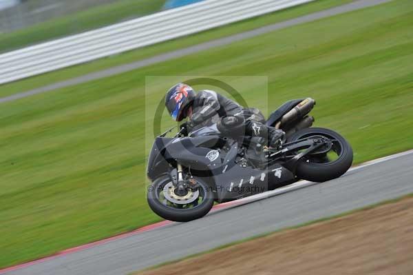 Motorcycle action photographs;Silverstone circuit;Silverstone photographs;Trackday digital images;event digital images;eventdigitalimages;no limits trackday;peter wileman photography;rockingham towcester northamptonshire;trackday;trackday photos