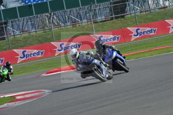 Motorcycle action photographs;Silverstone circuit;Silverstone photographs;Trackday digital images;event digital images;eventdigitalimages;no limits trackday;peter wileman photography;rockingham towcester northamptonshire;trackday;trackday photos