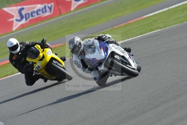 Motorcycle action photographs;Silverstone circuit;Silverstone photographs;Trackday digital images;event digital images;eventdigitalimages;no limits trackday;peter wileman photography;rockingham towcester northamptonshire;trackday;trackday photos