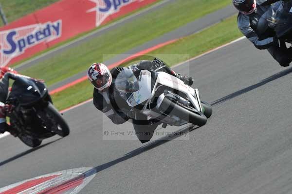 Motorcycle action photographs;Silverstone circuit;Silverstone photographs;Trackday digital images;event digital images;eventdigitalimages;no limits trackday;peter wileman photography;rockingham towcester northamptonshire;trackday;trackday photos