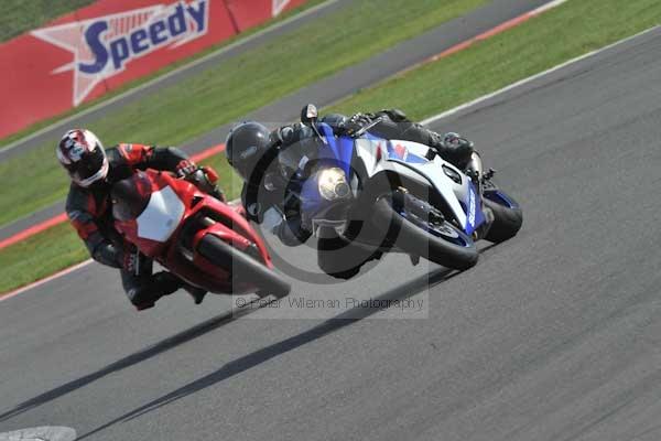 Motorcycle action photographs;Silverstone circuit;Silverstone photographs;Trackday digital images;event digital images;eventdigitalimages;no limits trackday;peter wileman photography;rockingham towcester northamptonshire;trackday;trackday photos