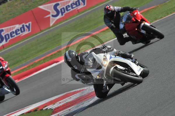 Motorcycle action photographs;Silverstone circuit;Silverstone photographs;Trackday digital images;event digital images;eventdigitalimages;no limits trackday;peter wileman photography;rockingham towcester northamptonshire;trackday;trackday photos