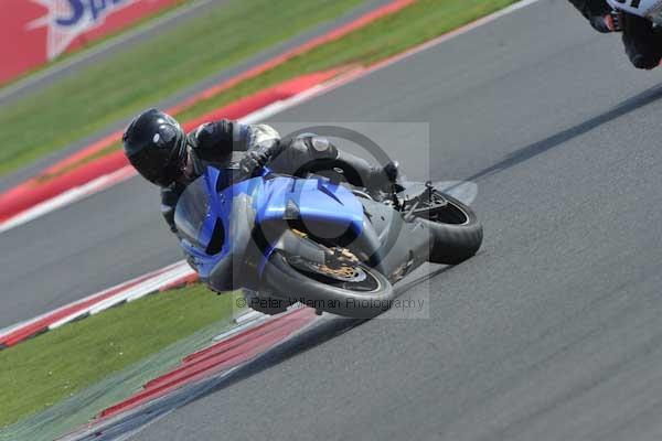 Motorcycle action photographs;Silverstone circuit;Silverstone photographs;Trackday digital images;event digital images;eventdigitalimages;no limits trackday;peter wileman photography;rockingham towcester northamptonshire;trackday;trackday photos