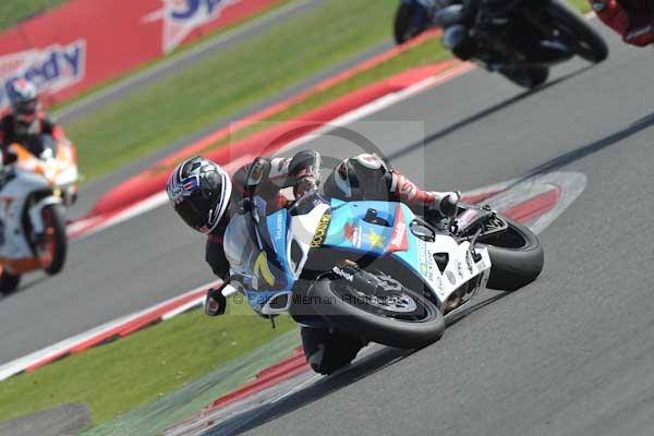 Motorcycle action photographs;Silverstone circuit;Silverstone photographs;Trackday digital images;event digital images;eventdigitalimages;no limits trackday;peter wileman photography;rockingham towcester northamptonshire;trackday;trackday photos