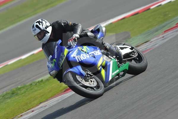 Motorcycle action photographs;Silverstone circuit;Silverstone photographs;Trackday digital images;event digital images;eventdigitalimages;no limits trackday;peter wileman photography;rockingham towcester northamptonshire;trackday;trackday photos