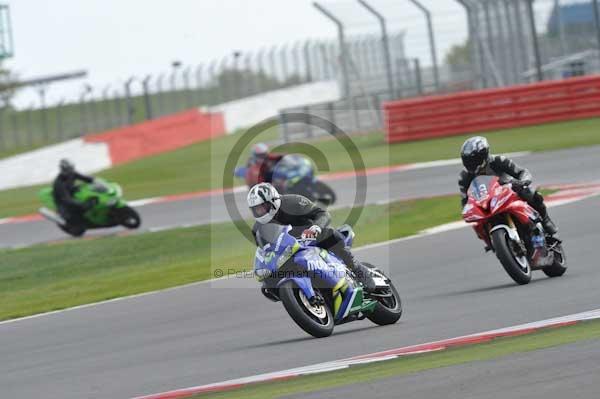 Motorcycle action photographs;Silverstone circuit;Silverstone photographs;Trackday digital images;event digital images;eventdigitalimages;no limits trackday;peter wileman photography;rockingham towcester northamptonshire;trackday;trackday photos