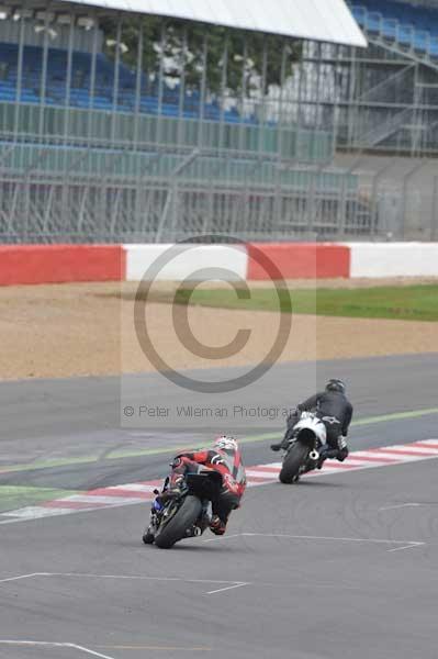 Motorcycle action photographs;Silverstone circuit;Silverstone photographs;Trackday digital images;event digital images;eventdigitalimages;no limits trackday;peter wileman photography;rockingham towcester northamptonshire;trackday;trackday photos