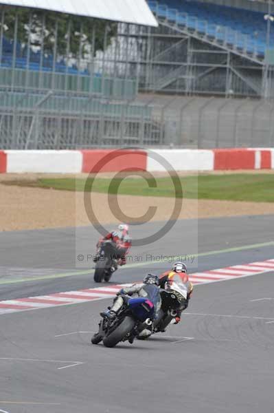 Motorcycle action photographs;Silverstone circuit;Silverstone photographs;Trackday digital images;event digital images;eventdigitalimages;no limits trackday;peter wileman photography;rockingham towcester northamptonshire;trackday;trackday photos