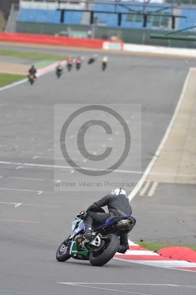 Motorcycle action photographs;Silverstone circuit;Silverstone photographs;Trackday digital images;event digital images;eventdigitalimages;no limits trackday;peter wileman photography;rockingham towcester northamptonshire;trackday;trackday photos