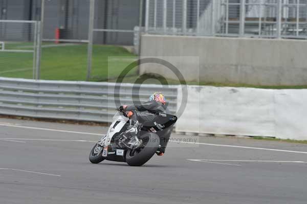 Motorcycle action photographs;Silverstone circuit;Silverstone photographs;Trackday digital images;event digital images;eventdigitalimages;no limits trackday;peter wileman photography;rockingham towcester northamptonshire;trackday;trackday photos