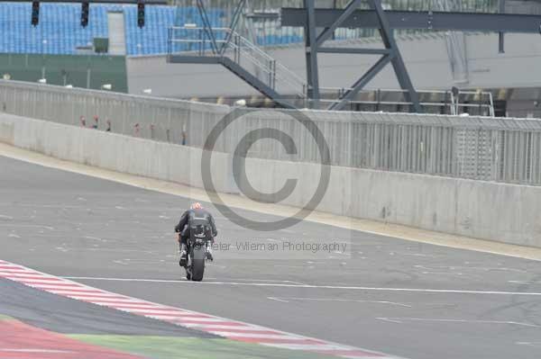 Motorcycle action photographs;Silverstone circuit;Silverstone photographs;Trackday digital images;event digital images;eventdigitalimages;no limits trackday;peter wileman photography;rockingham towcester northamptonshire;trackday;trackday photos