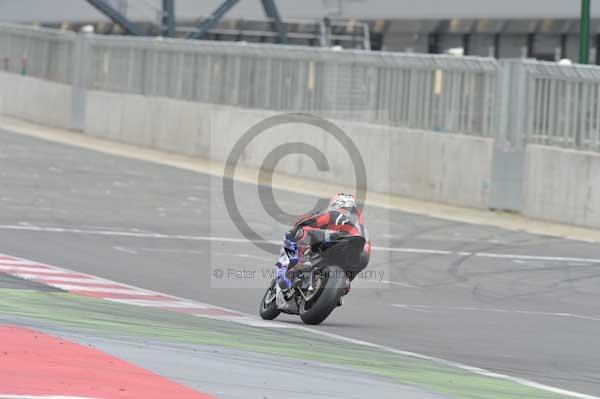 Motorcycle action photographs;Silverstone circuit;Silverstone photographs;Trackday digital images;event digital images;eventdigitalimages;no limits trackday;peter wileman photography;rockingham towcester northamptonshire;trackday;trackday photos