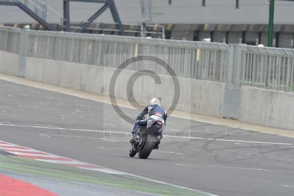 Motorcycle action photographs;Silverstone circuit;Silverstone photographs;Trackday digital images;event digital images;eventdigitalimages;no limits trackday;peter wileman photography;rockingham towcester northamptonshire;trackday;trackday photos