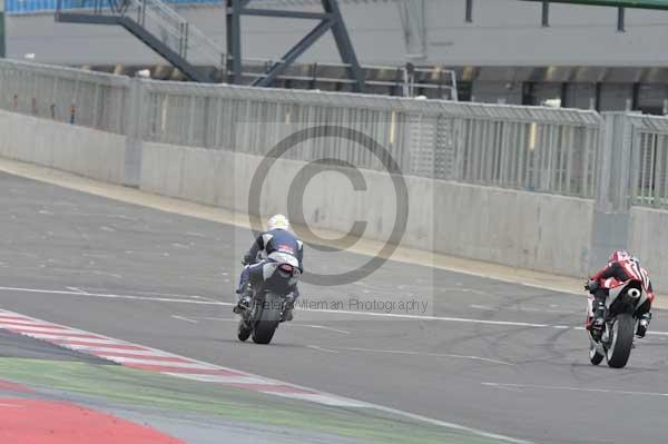 Motorcycle action photographs;Silverstone circuit;Silverstone photographs;Trackday digital images;event digital images;eventdigitalimages;no limits trackday;peter wileman photography;rockingham towcester northamptonshire;trackday;trackday photos