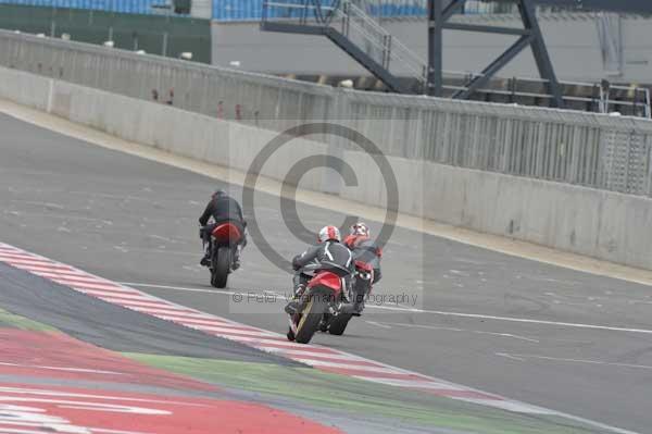 Motorcycle action photographs;Silverstone circuit;Silverstone photographs;Trackday digital images;event digital images;eventdigitalimages;no limits trackday;peter wileman photography;rockingham towcester northamptonshire;trackday;trackday photos