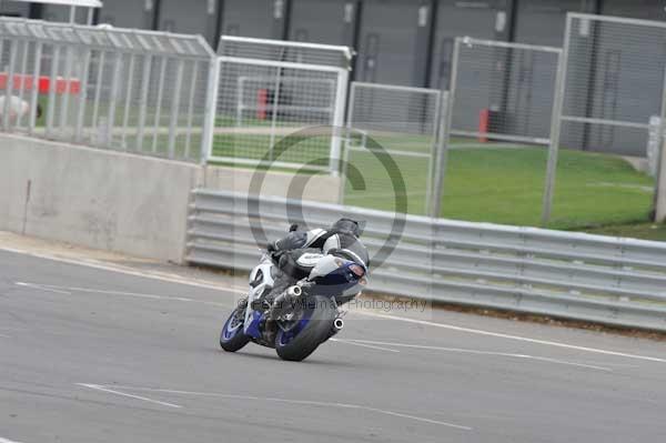 Motorcycle action photographs;Silverstone circuit;Silverstone photographs;Trackday digital images;event digital images;eventdigitalimages;no limits trackday;peter wileman photography;rockingham towcester northamptonshire;trackday;trackday photos