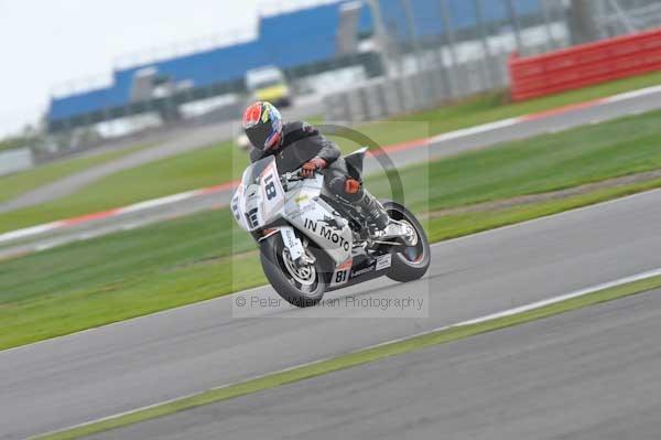 Motorcycle action photographs;Silverstone circuit;Silverstone photographs;Trackday digital images;event digital images;eventdigitalimages;no limits trackday;peter wileman photography;rockingham towcester northamptonshire;trackday;trackday photos