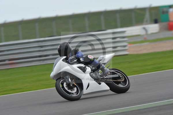 Motorcycle action photographs;Silverstone circuit;Silverstone photographs;Trackday digital images;event digital images;eventdigitalimages;no limits trackday;peter wileman photography;rockingham towcester northamptonshire;trackday;trackday photos