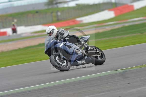 Motorcycle action photographs;Silverstone circuit;Silverstone photographs;Trackday digital images;event digital images;eventdigitalimages;no limits trackday;peter wileman photography;rockingham towcester northamptonshire;trackday;trackday photos