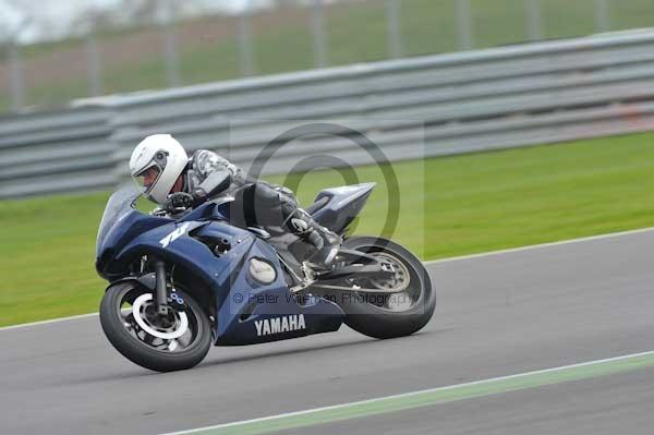 Motorcycle action photographs;Silverstone circuit;Silverstone photographs;Trackday digital images;event digital images;eventdigitalimages;no limits trackday;peter wileman photography;rockingham towcester northamptonshire;trackday;trackday photos