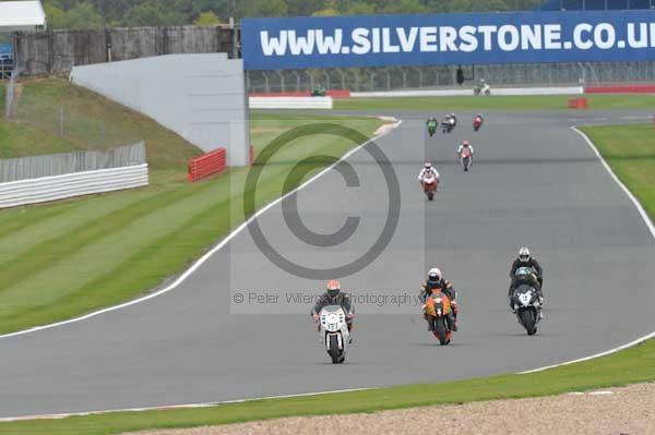 Motorcycle action photographs;Silverstone circuit;Silverstone photographs;Trackday digital images;event digital images;eventdigitalimages;no limits trackday;peter wileman photography;rockingham towcester northamptonshire;trackday;trackday photos