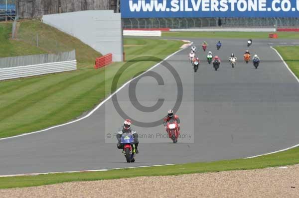 Motorcycle action photographs;Silverstone circuit;Silverstone photographs;Trackday digital images;event digital images;eventdigitalimages;no limits trackday;peter wileman photography;rockingham towcester northamptonshire;trackday;trackday photos