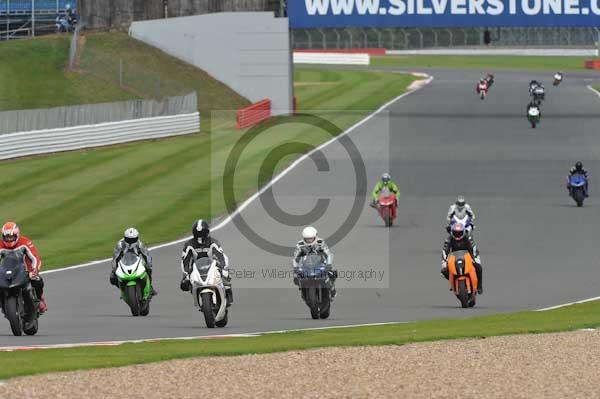 Motorcycle action photographs;Silverstone circuit;Silverstone photographs;Trackday digital images;event digital images;eventdigitalimages;no limits trackday;peter wileman photography;rockingham towcester northamptonshire;trackday;trackday photos