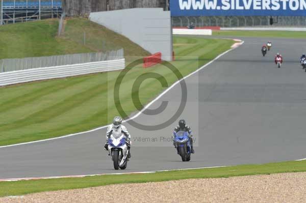 Motorcycle action photographs;Silverstone circuit;Silverstone photographs;Trackday digital images;event digital images;eventdigitalimages;no limits trackday;peter wileman photography;rockingham towcester northamptonshire;trackday;trackday photos