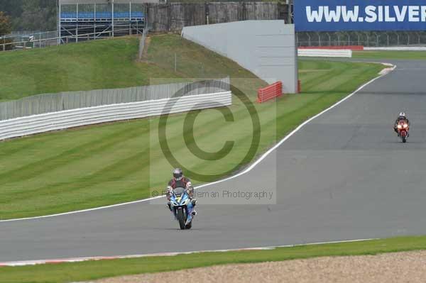 Motorcycle action photographs;Silverstone circuit;Silverstone photographs;Trackday digital images;event digital images;eventdigitalimages;no limits trackday;peter wileman photography;rockingham towcester northamptonshire;trackday;trackday photos