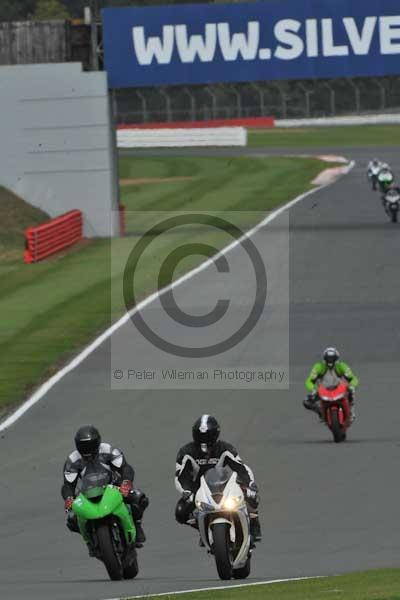 Motorcycle action photographs;Silverstone circuit;Silverstone photographs;Trackday digital images;event digital images;eventdigitalimages;no limits trackday;peter wileman photography;rockingham towcester northamptonshire;trackday;trackday photos