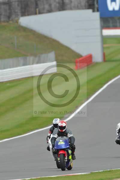 Motorcycle action photographs;Silverstone circuit;Silverstone photographs;Trackday digital images;event digital images;eventdigitalimages;no limits trackday;peter wileman photography;rockingham towcester northamptonshire;trackday;trackday photos