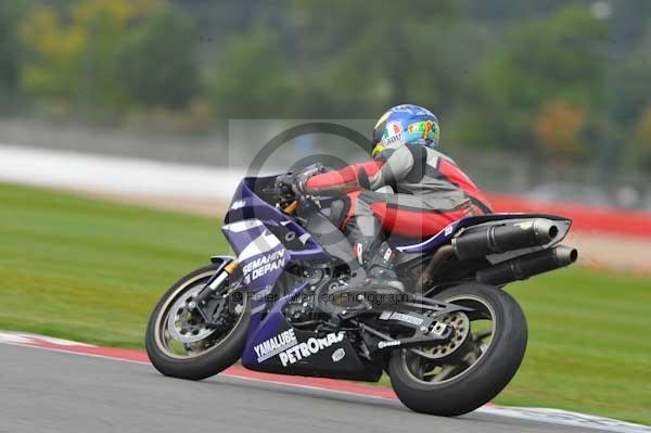 Motorcycle action photographs;Silverstone circuit;Silverstone photographs;Trackday digital images;event digital images;eventdigitalimages;no limits trackday;peter wileman photography;rockingham towcester northamptonshire;trackday;trackday photos