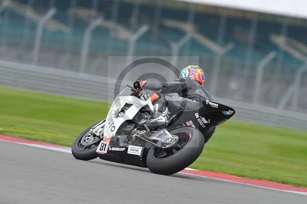 Motorcycle action photographs;Silverstone circuit;Silverstone photographs;Trackday digital images;event digital images;eventdigitalimages;no limits trackday;peter wileman photography;rockingham towcester northamptonshire;trackday;trackday photos