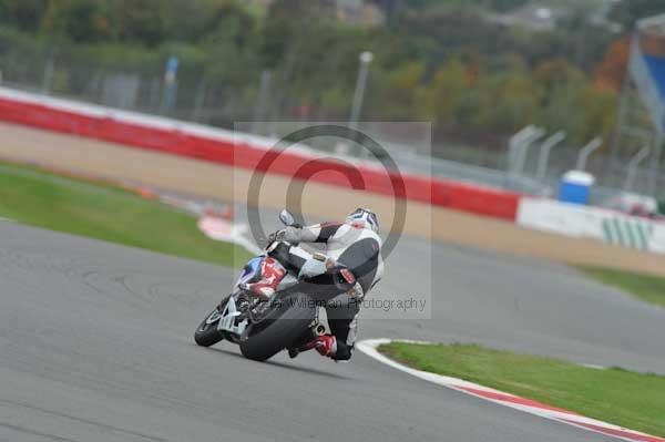 Motorcycle action photographs;Silverstone circuit;Silverstone photographs;Trackday digital images;event digital images;eventdigitalimages;no limits trackday;peter wileman photography;rockingham towcester northamptonshire;trackday;trackday photos