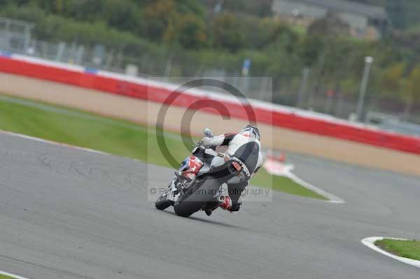 Motorcycle action photographs;Silverstone circuit;Silverstone photographs;Trackday digital images;event digital images;eventdigitalimages;no limits trackday;peter wileman photography;rockingham towcester northamptonshire;trackday;trackday photos