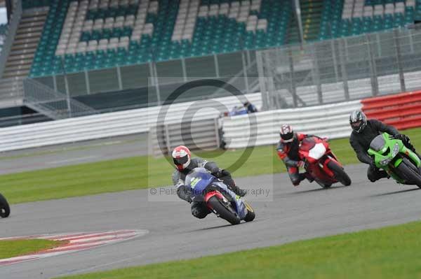 Motorcycle action photographs;Silverstone circuit;Silverstone photographs;Trackday digital images;event digital images;eventdigitalimages;no limits trackday;peter wileman photography;rockingham towcester northamptonshire;trackday;trackday photos