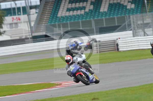 Motorcycle action photographs;Silverstone circuit;Silverstone photographs;Trackday digital images;event digital images;eventdigitalimages;no limits trackday;peter wileman photography;rockingham towcester northamptonshire;trackday;trackday photos