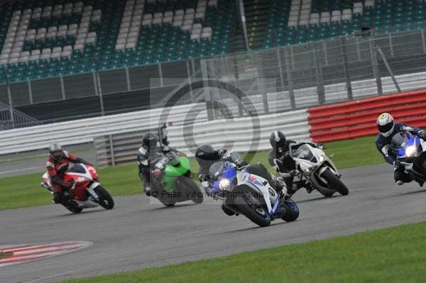 Motorcycle action photographs;Silverstone circuit;Silverstone photographs;Trackday digital images;event digital images;eventdigitalimages;no limits trackday;peter wileman photography;rockingham towcester northamptonshire;trackday;trackday photos