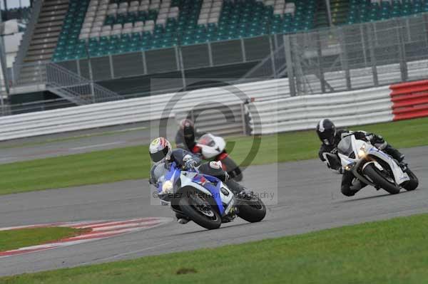 Motorcycle action photographs;Silverstone circuit;Silverstone photographs;Trackday digital images;event digital images;eventdigitalimages;no limits trackday;peter wileman photography;rockingham towcester northamptonshire;trackday;trackday photos