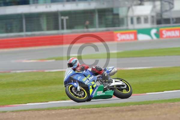 Motorcycle action photographs;Silverstone circuit;Silverstone photographs;Trackday digital images;event digital images;eventdigitalimages;no limits trackday;peter wileman photography;rockingham towcester northamptonshire;trackday;trackday photos