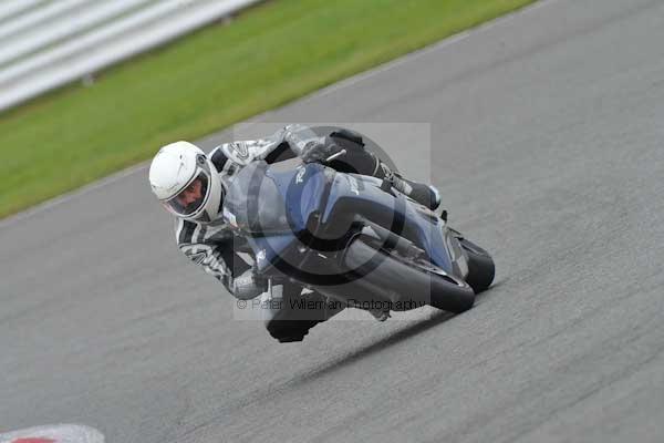 Motorcycle action photographs;Silverstone circuit;Silverstone photographs;Trackday digital images;event digital images;eventdigitalimages;no limits trackday;peter wileman photography;rockingham towcester northamptonshire;trackday;trackday photos