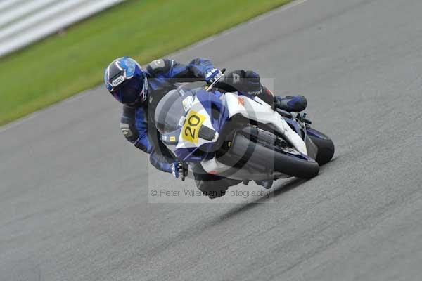 Motorcycle action photographs;Silverstone circuit;Silverstone photographs;Trackday digital images;event digital images;eventdigitalimages;no limits trackday;peter wileman photography;rockingham towcester northamptonshire;trackday;trackday photos