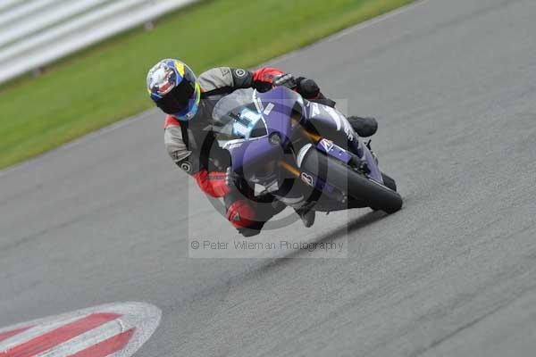 Motorcycle action photographs;Silverstone circuit;Silverstone photographs;Trackday digital images;event digital images;eventdigitalimages;no limits trackday;peter wileman photography;rockingham towcester northamptonshire;trackday;trackday photos